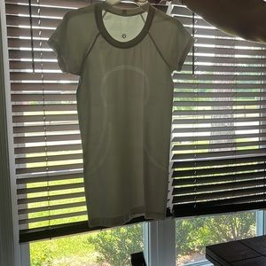 size 2 lulu shirt